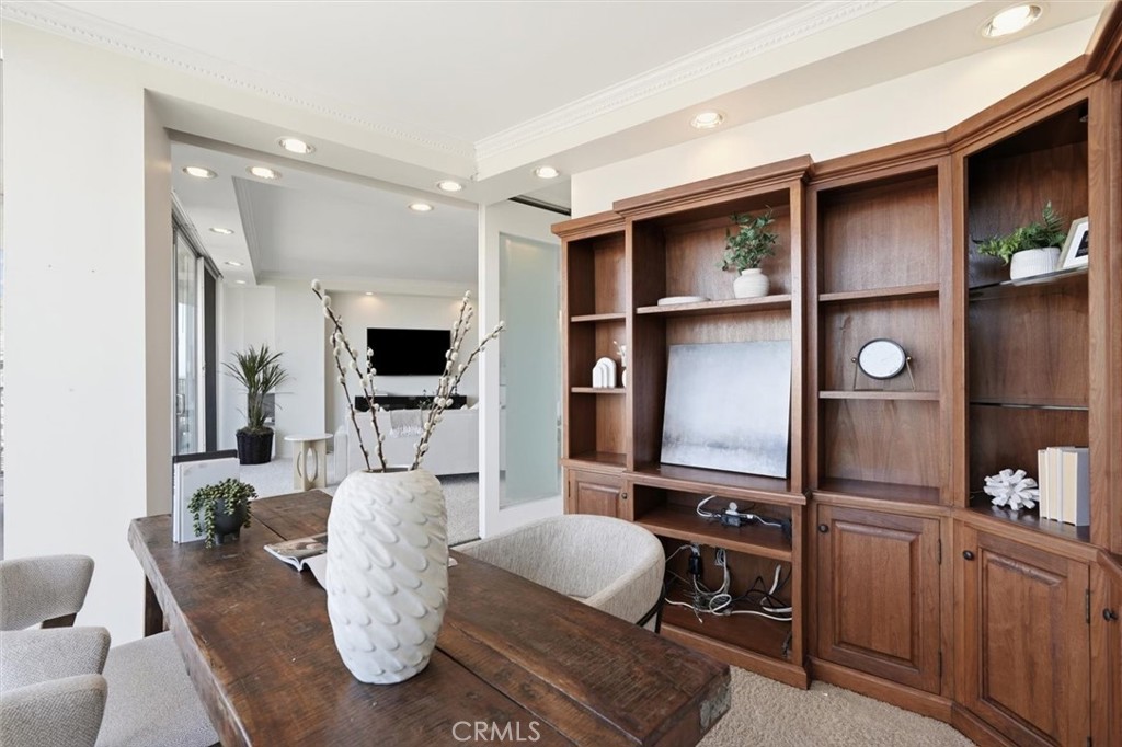 700 E Ocean Boulevard 2002