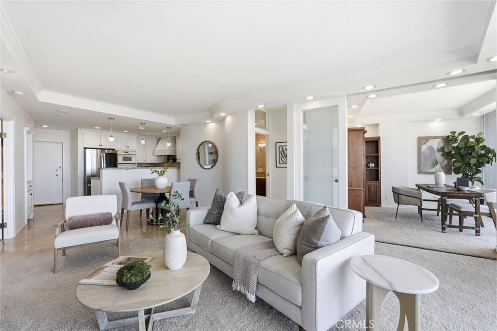 700 E Ocean Boulevard 2002