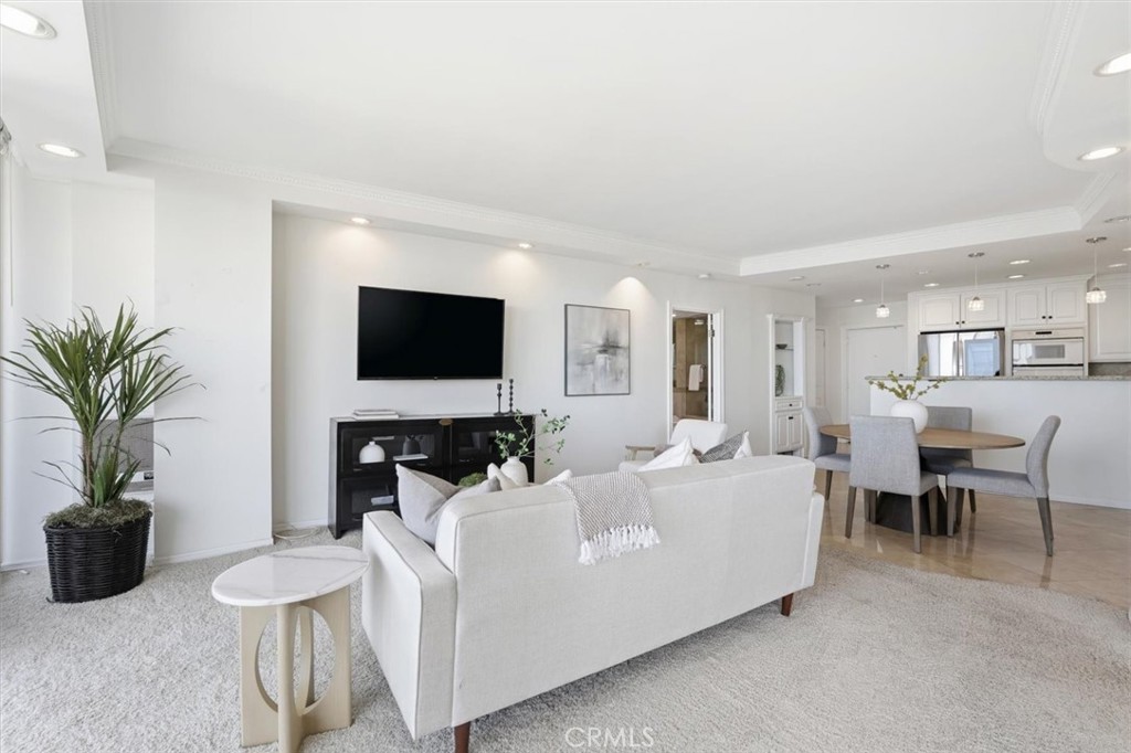 700 E Ocean Boulevard 2002