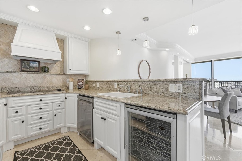 700 E Ocean Boulevard 2002