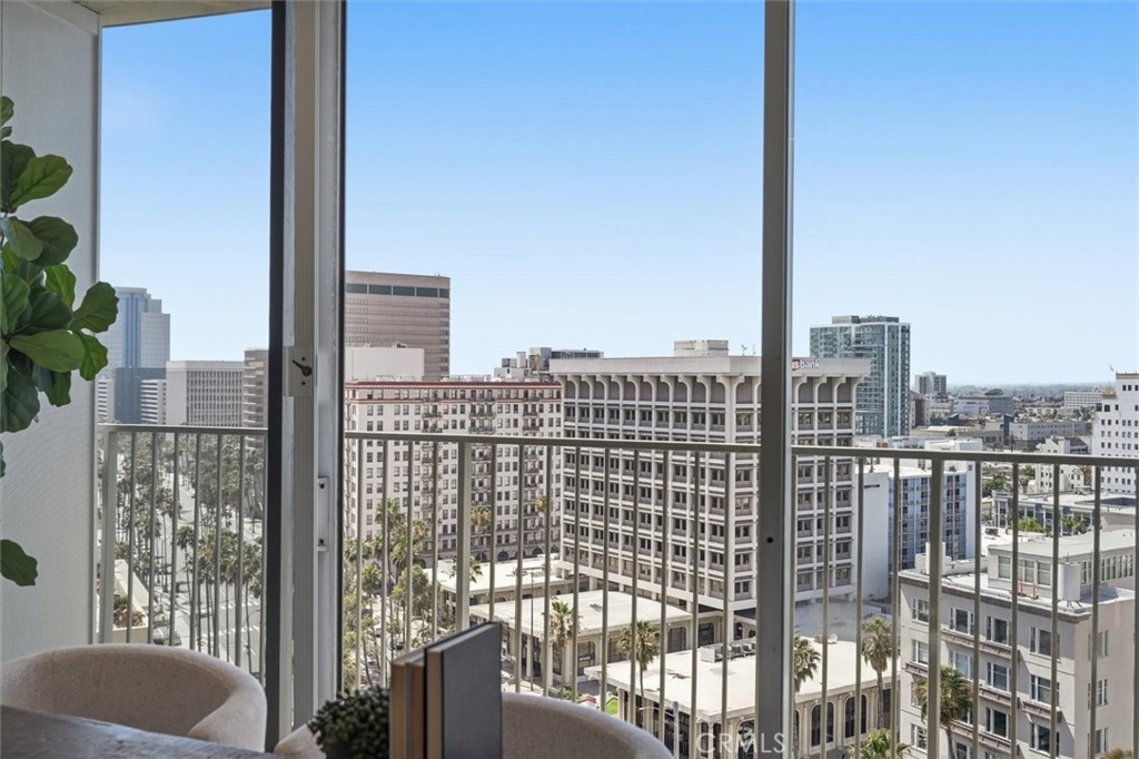 700 E Ocean Boulevard 2002
