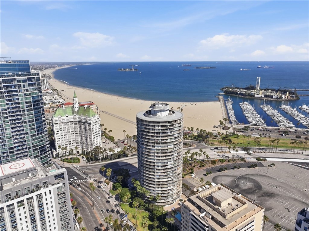 700 E Ocean Boulevard 2002