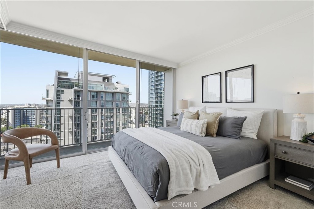 700 E Ocean Boulevard 2002