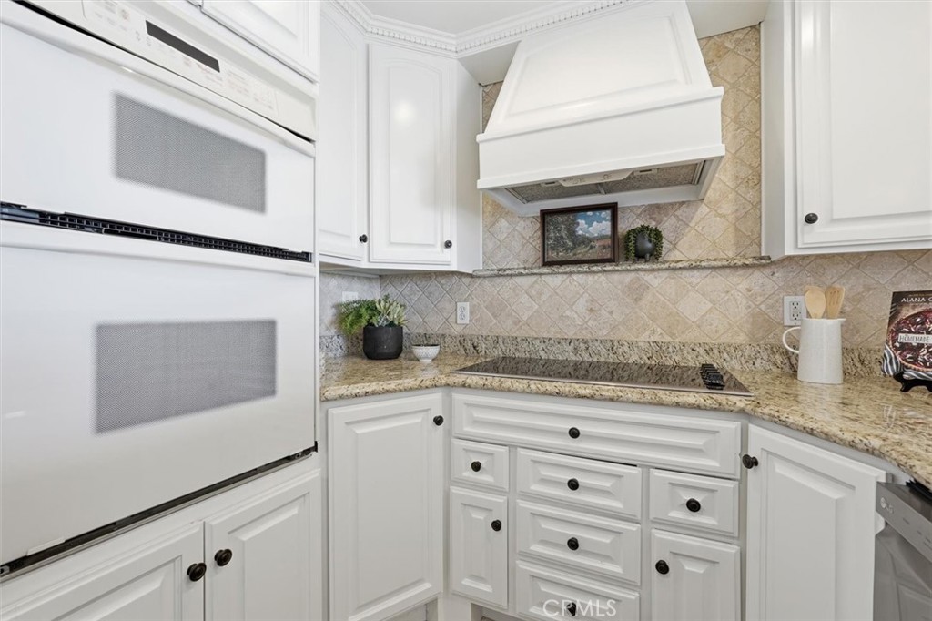 700 E Ocean Boulevard 2002