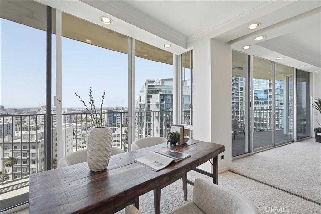 700 E Ocean Boulevard 2002