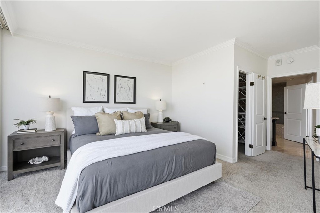 700 E Ocean Boulevard 2002