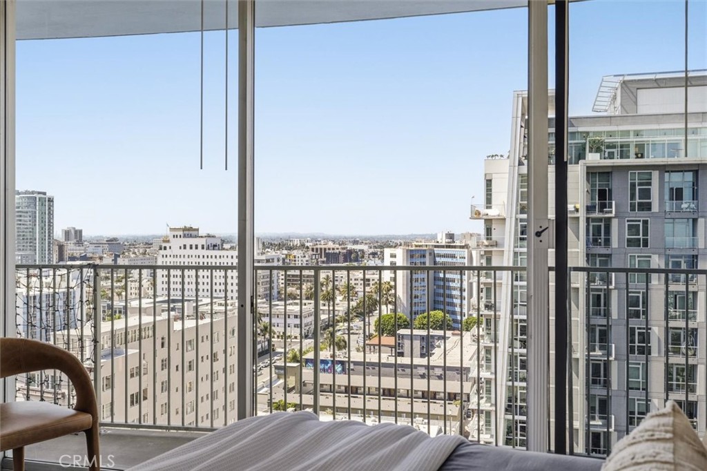 700 E Ocean Boulevard 2002