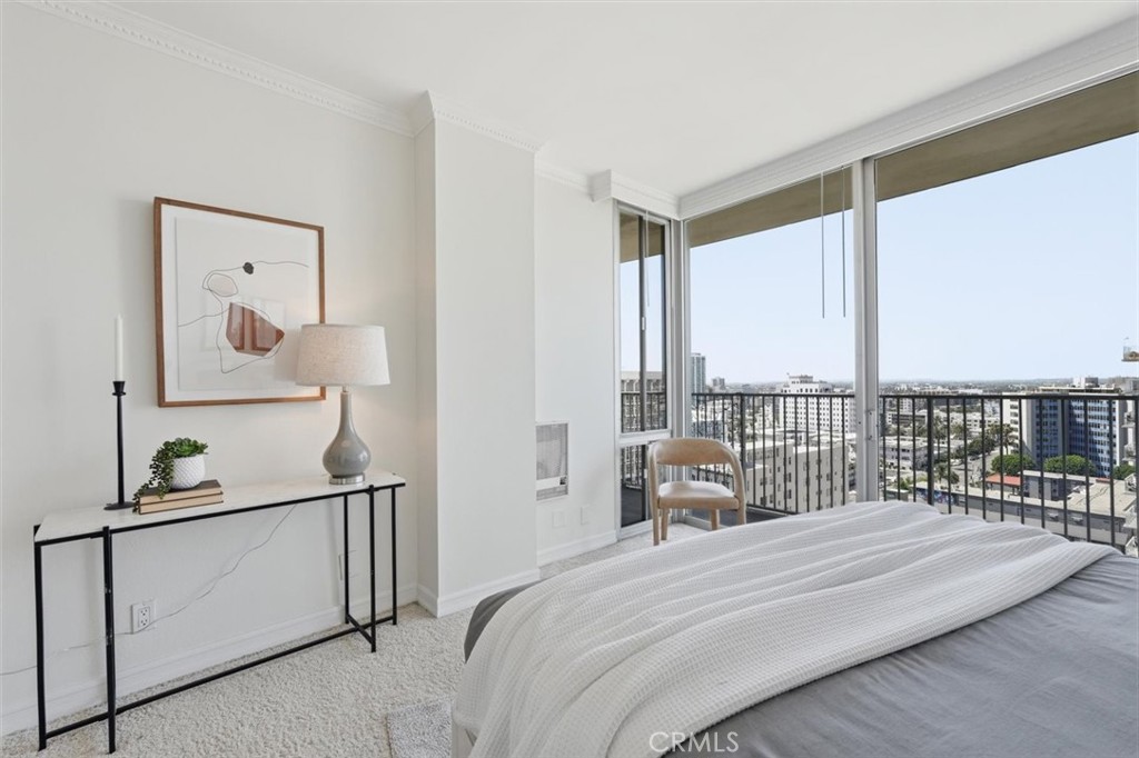 700 E Ocean Boulevard 2002