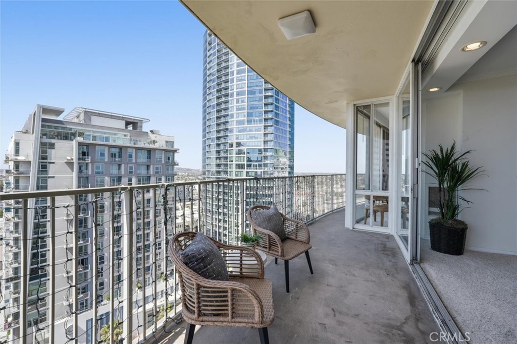 700 E Ocean Boulevard 2002