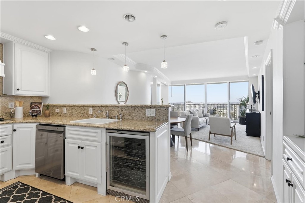 700 E Ocean Boulevard 2002