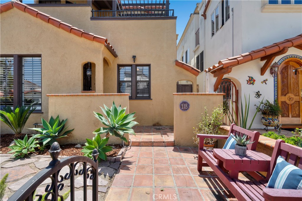 118 Glendora Avenue