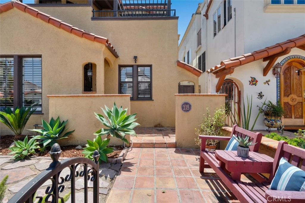 118 Glendora Avenue