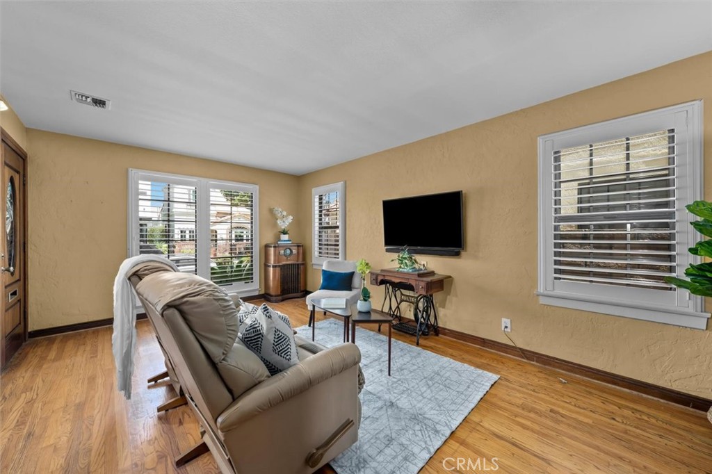 118 Glendora Avenue