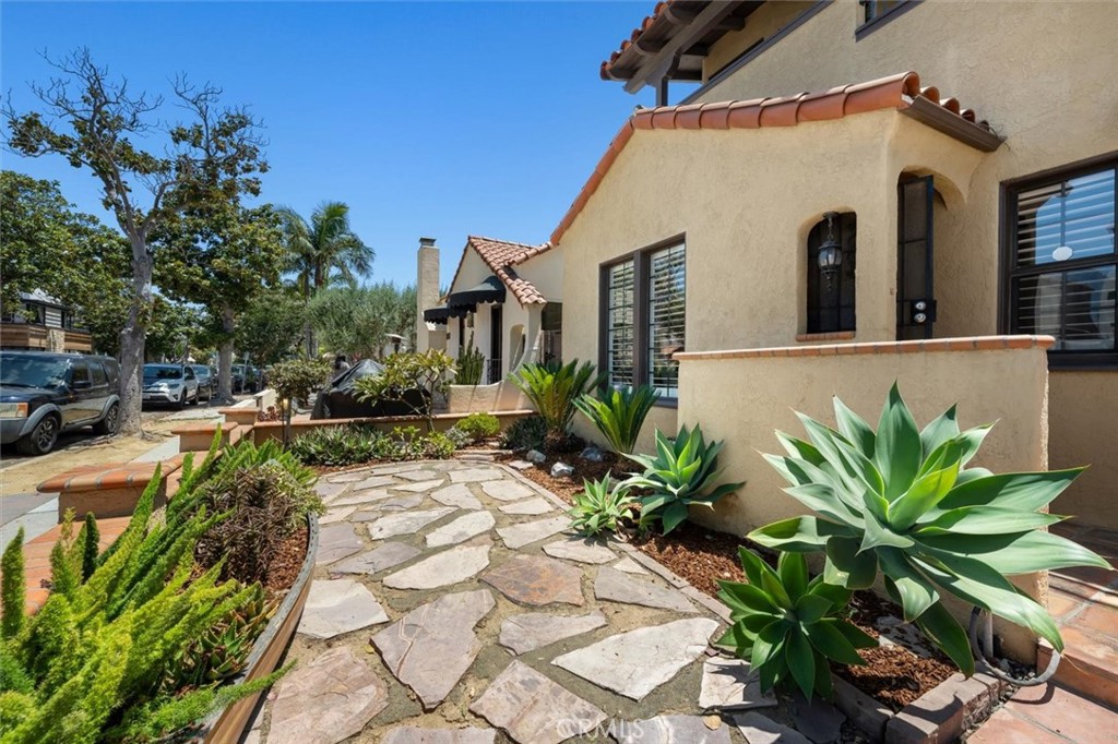 118 Glendora Avenue