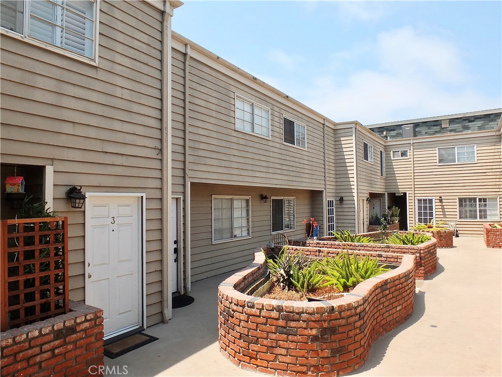 941 Elm