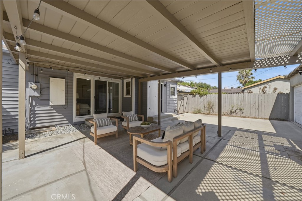 528 W Burnett