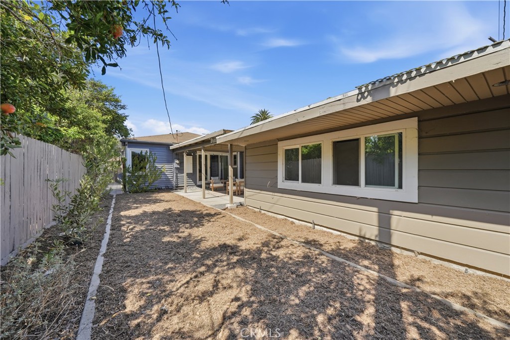 528 W Burnett
