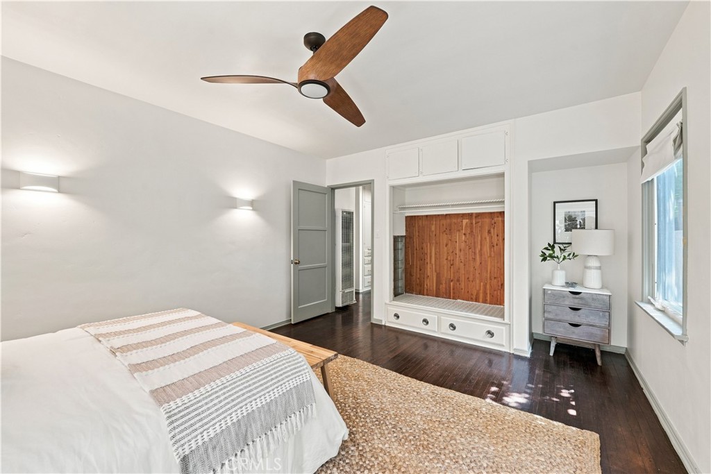 528 W Burnett