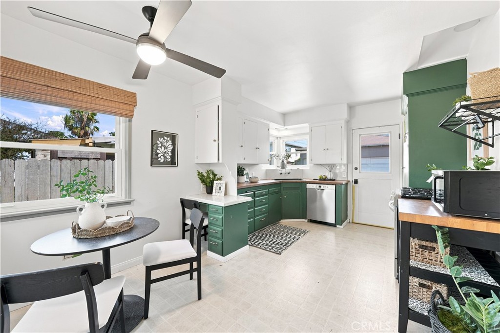528 W Burnett