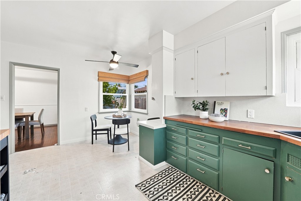 528 W Burnett