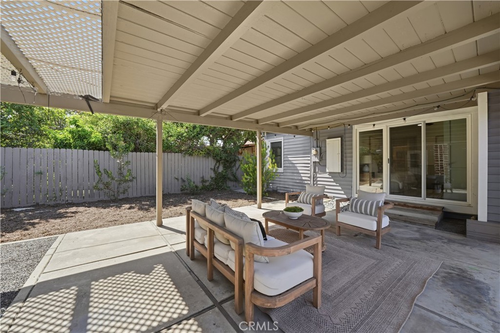 528 W Burnett