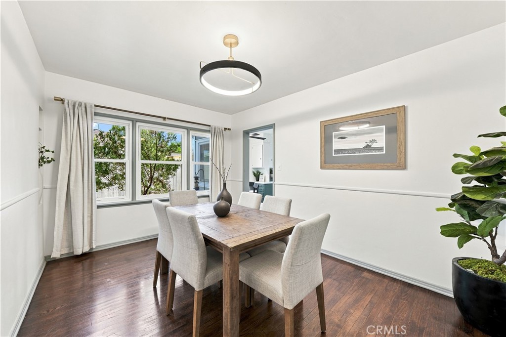 528 W Burnett