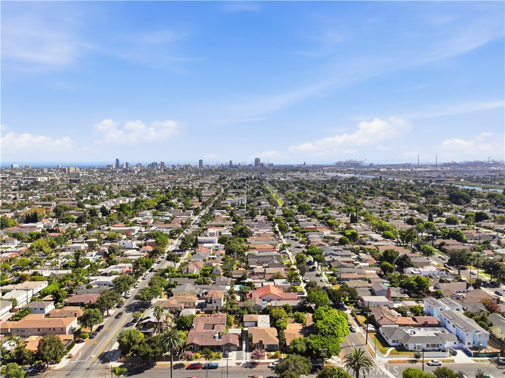 528 W Burnett