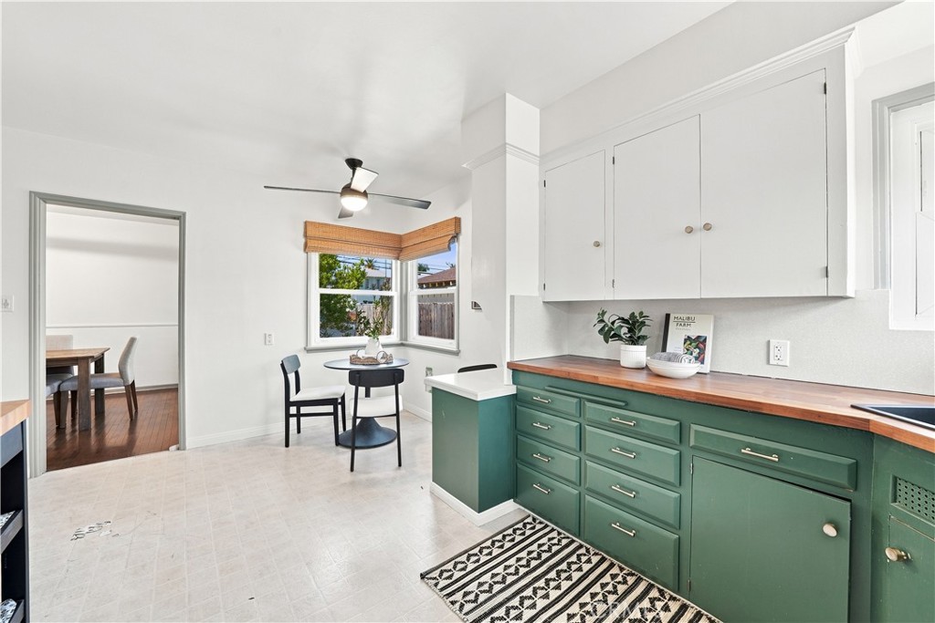 528 W Burnett