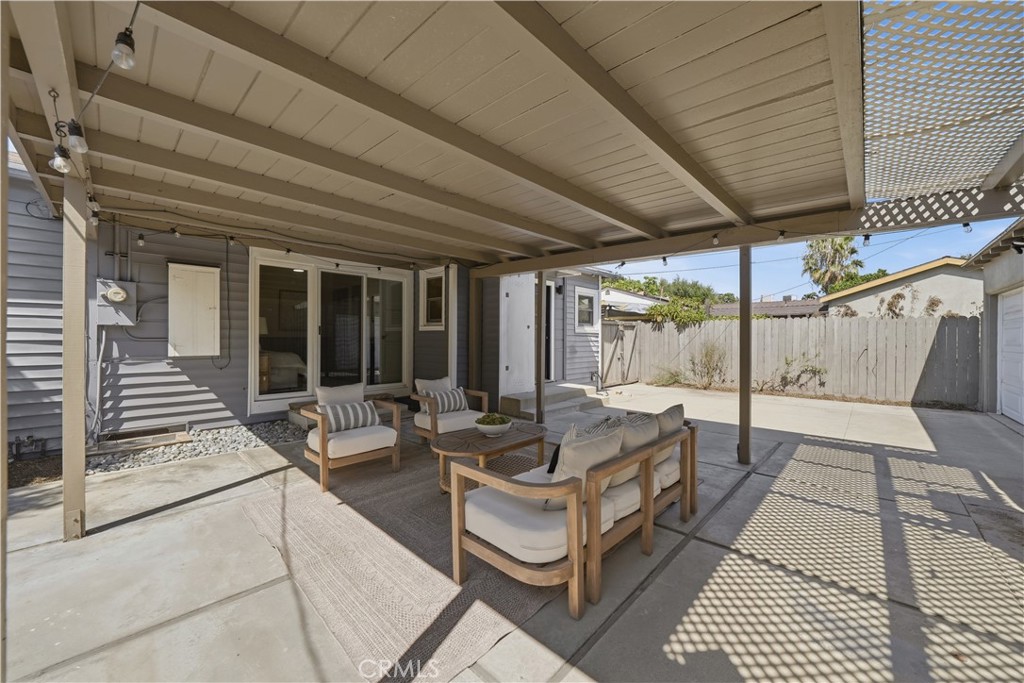 528 W Burnett