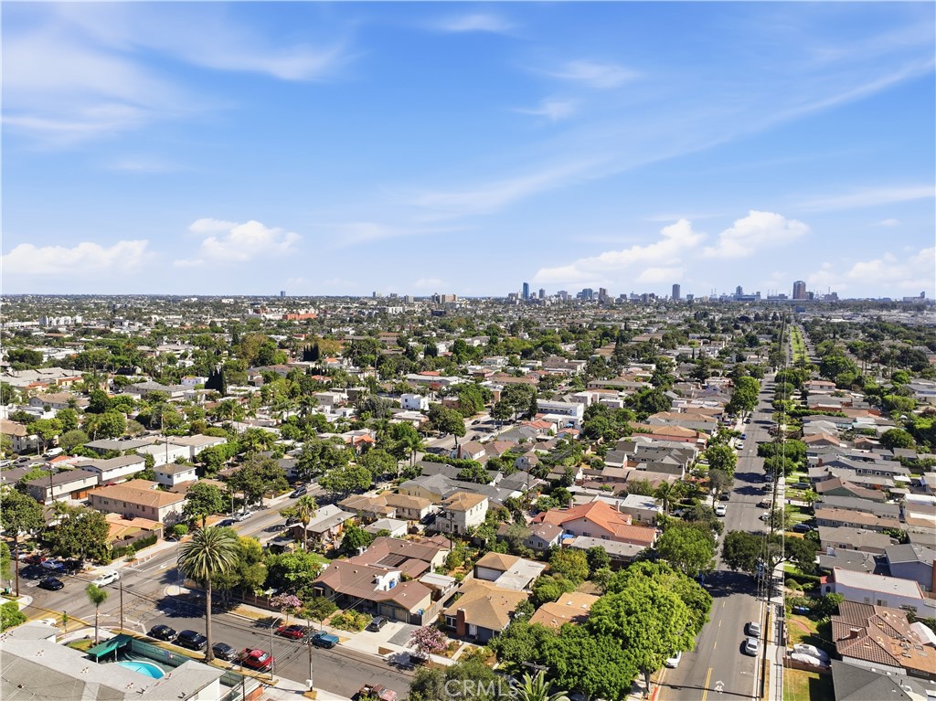 528 W Burnett