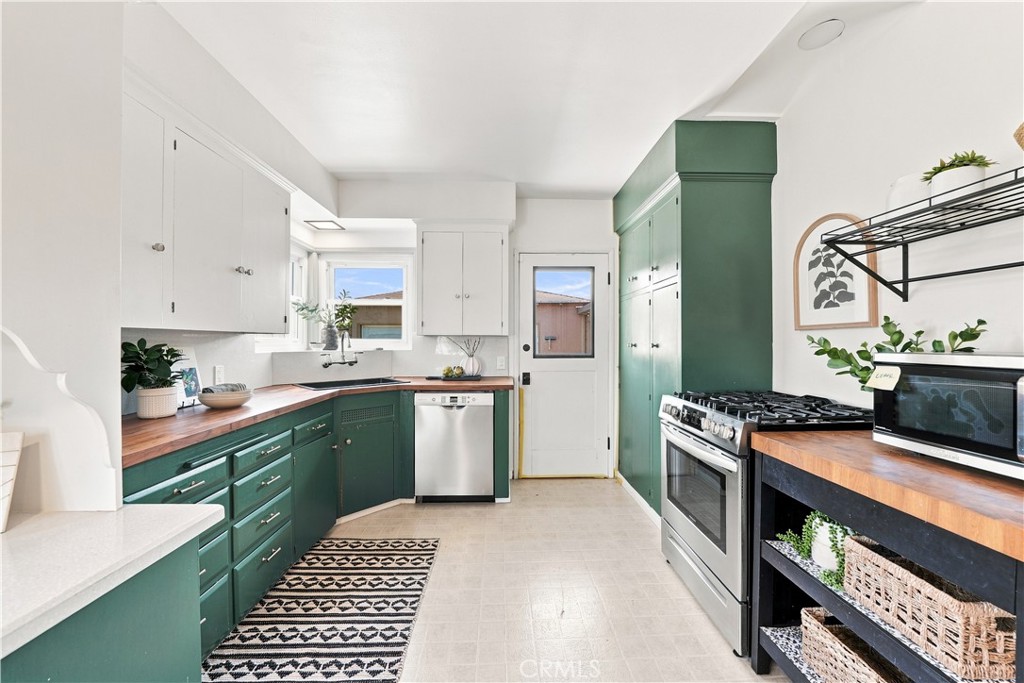 528 W Burnett