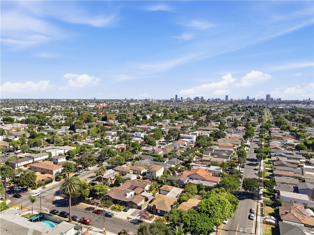 528 W Burnett