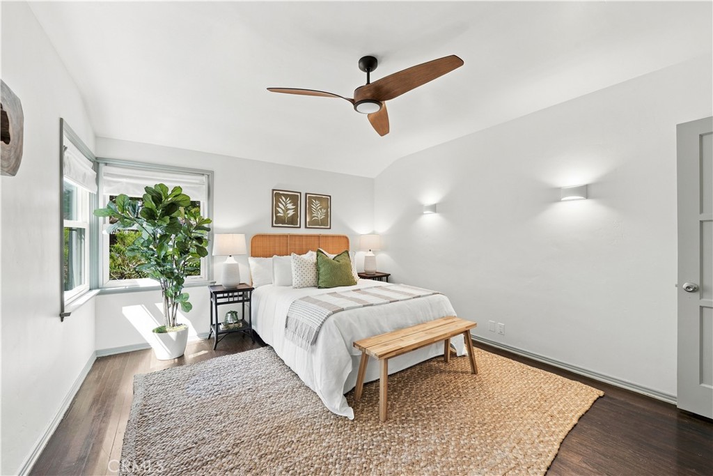 528 W Burnett