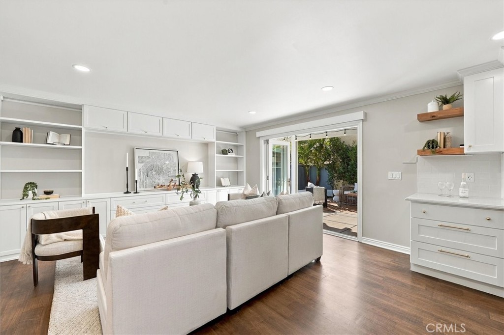 1800 Clark Lane