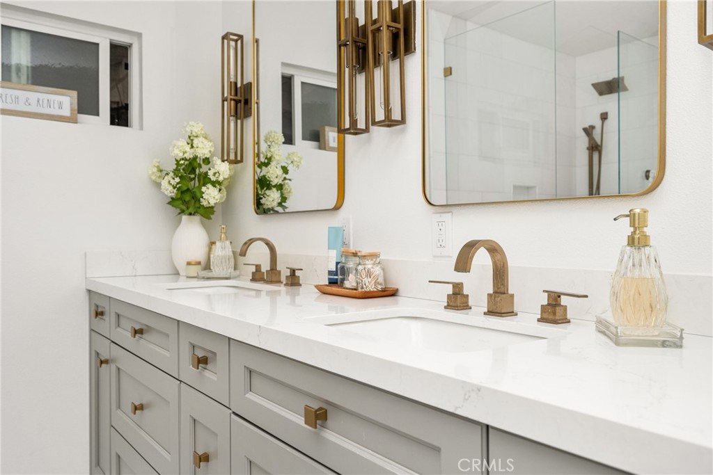 2120 N Greenbrier Road