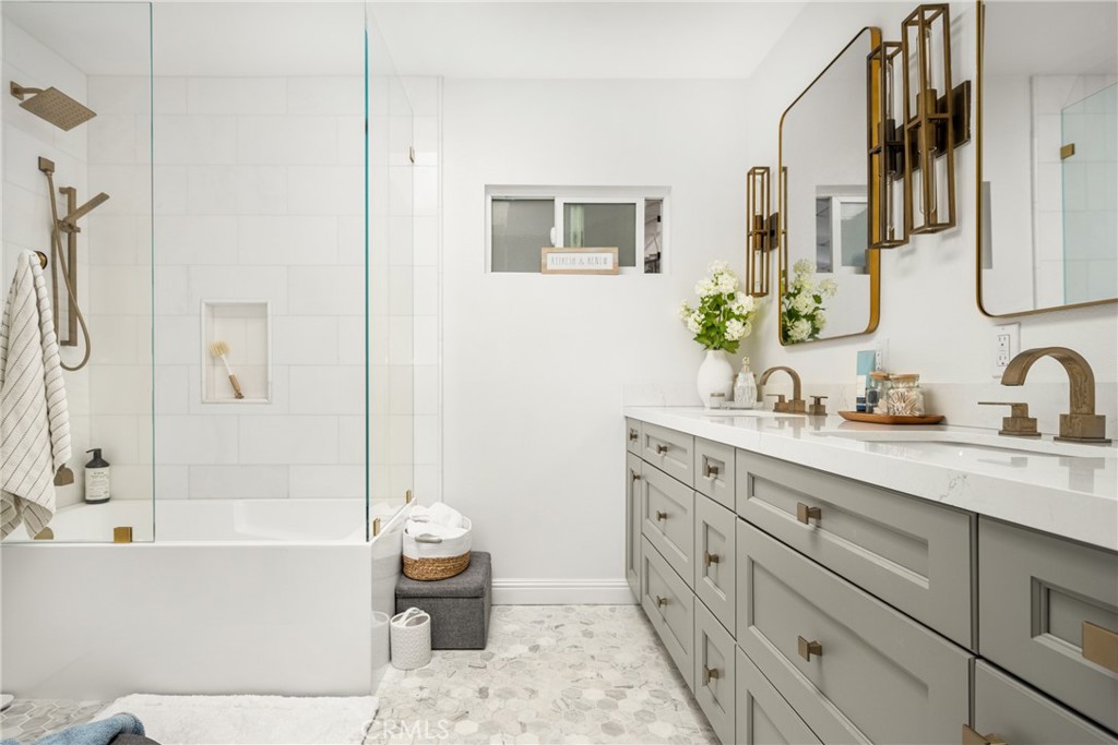 2120 N Greenbrier Road