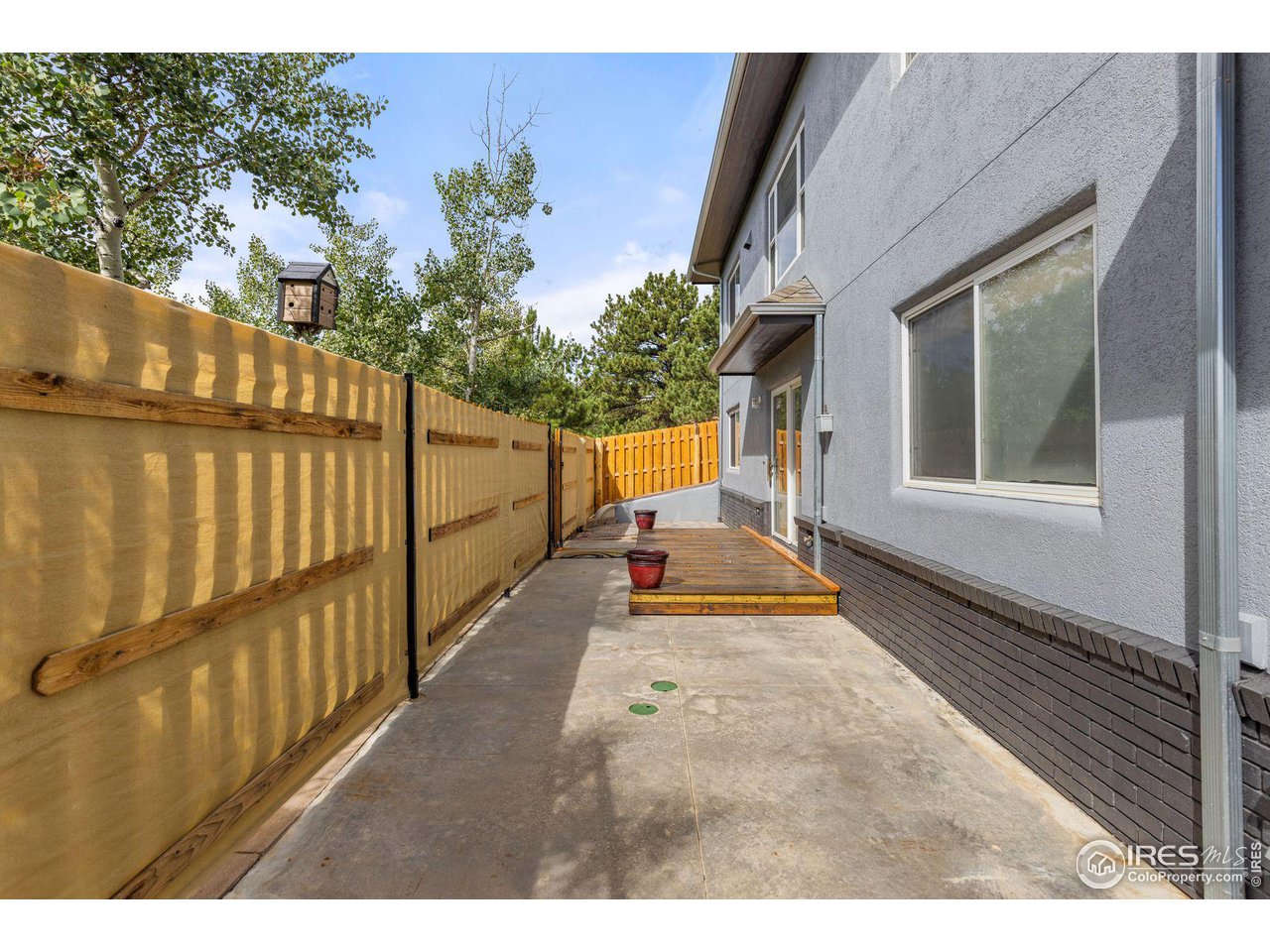118 W 6th St