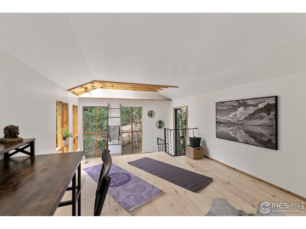 118 W 6th St
