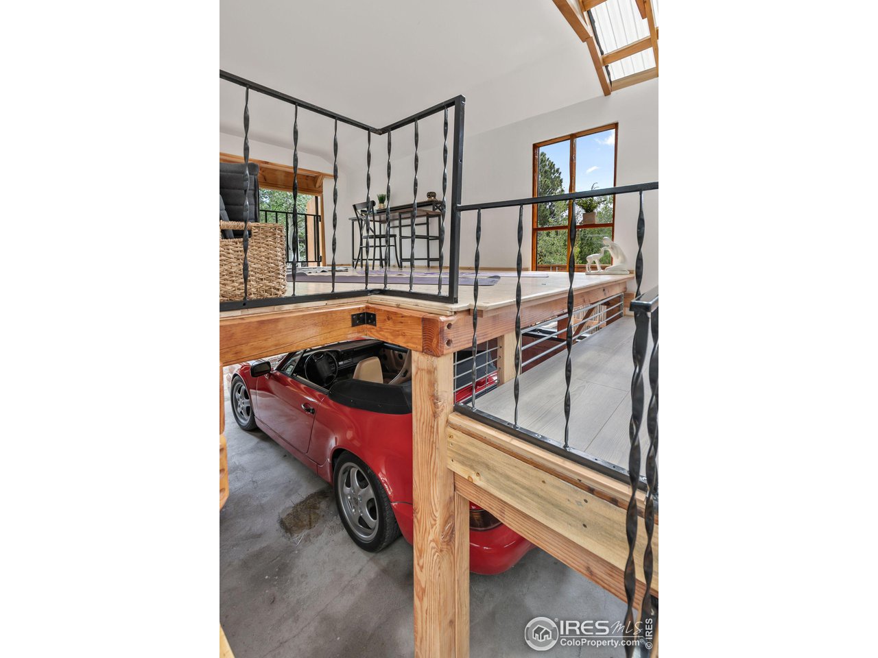 118 W 6th St