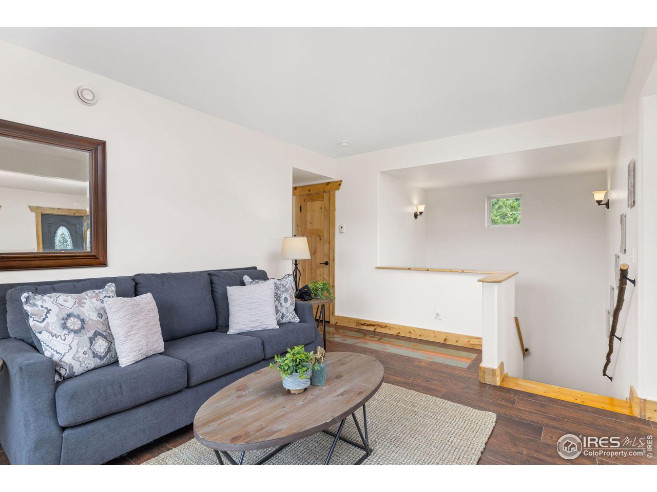 118 W 6th St