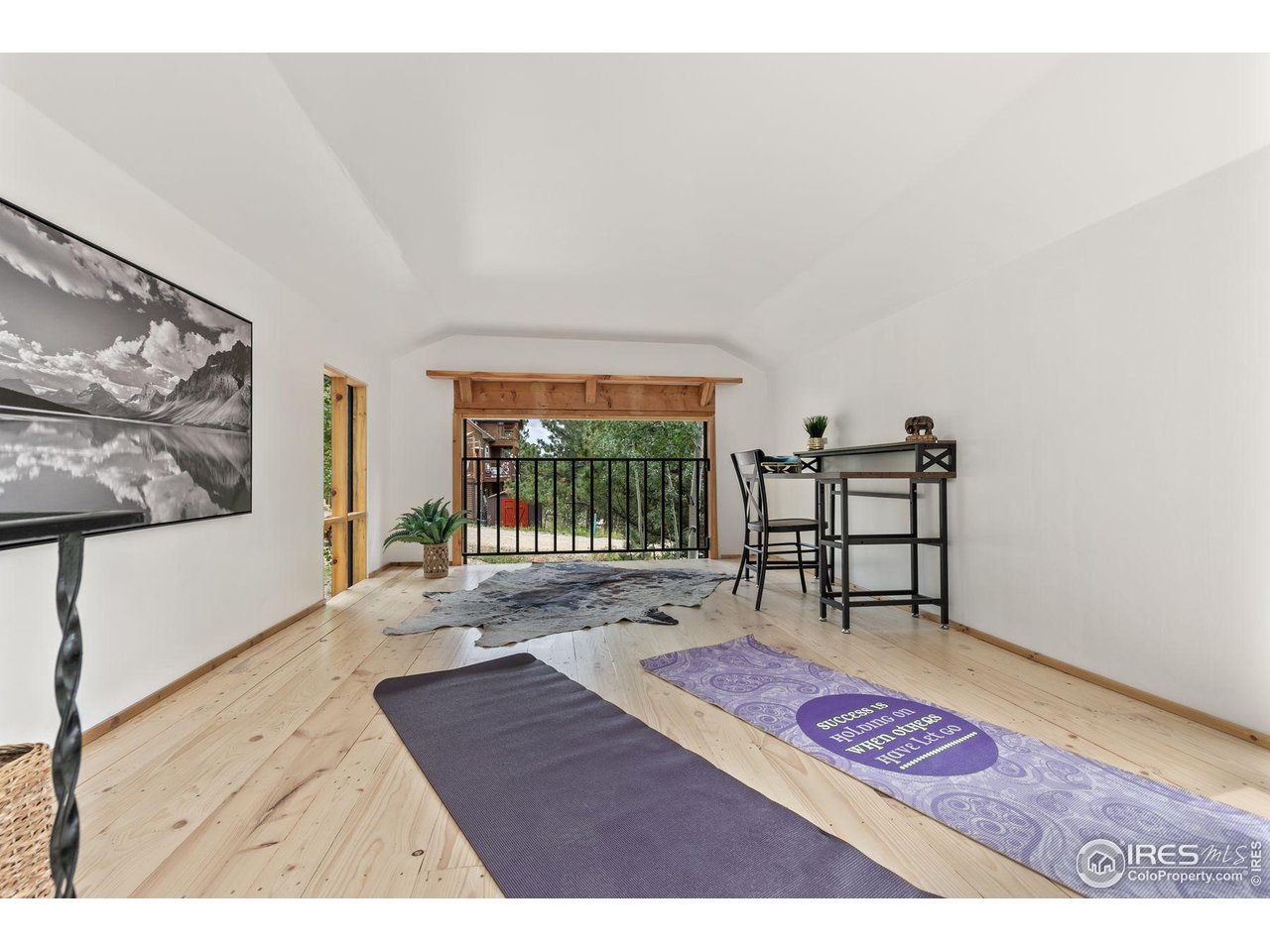 118 W 6th St