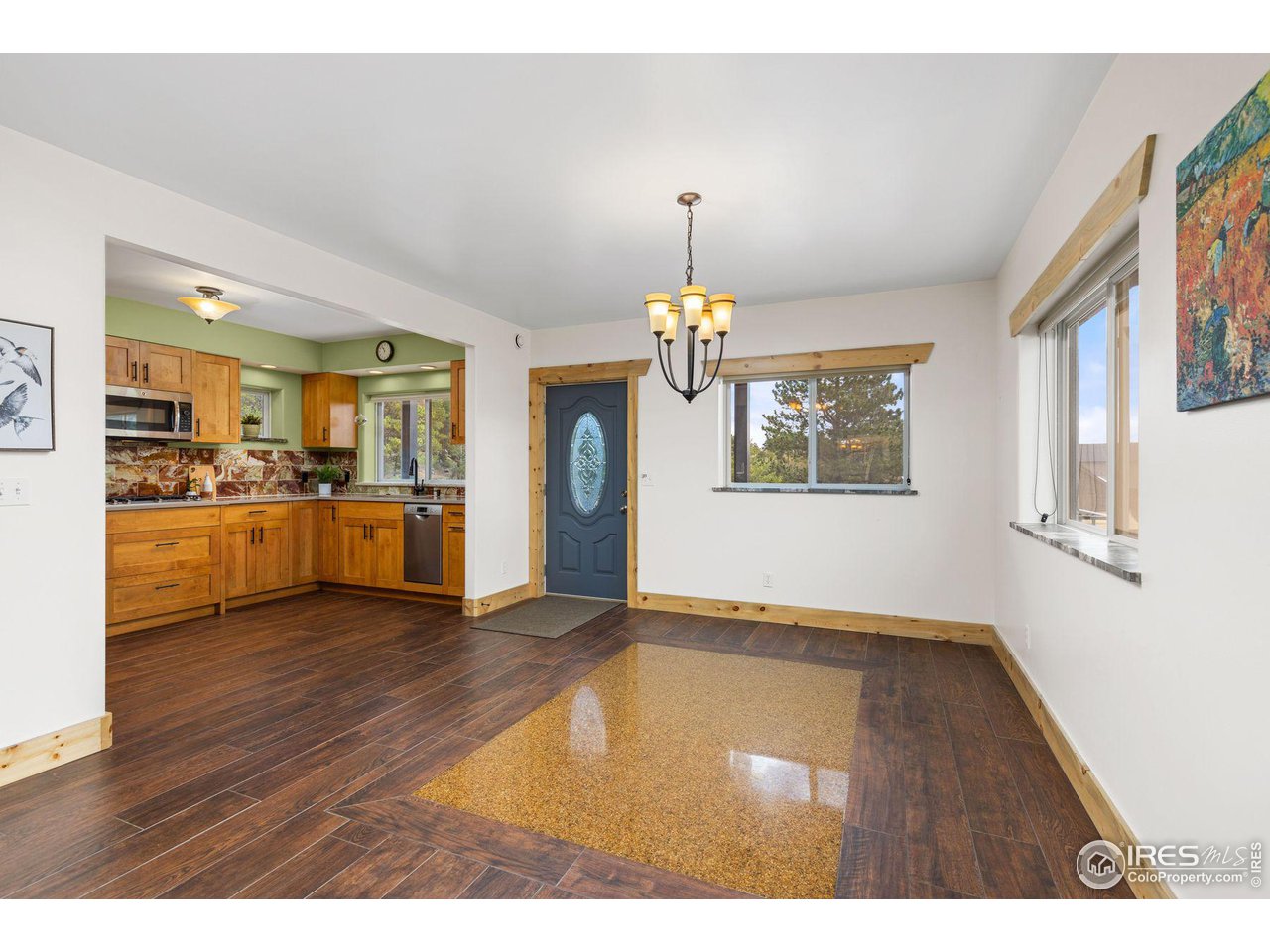118 W 6th St