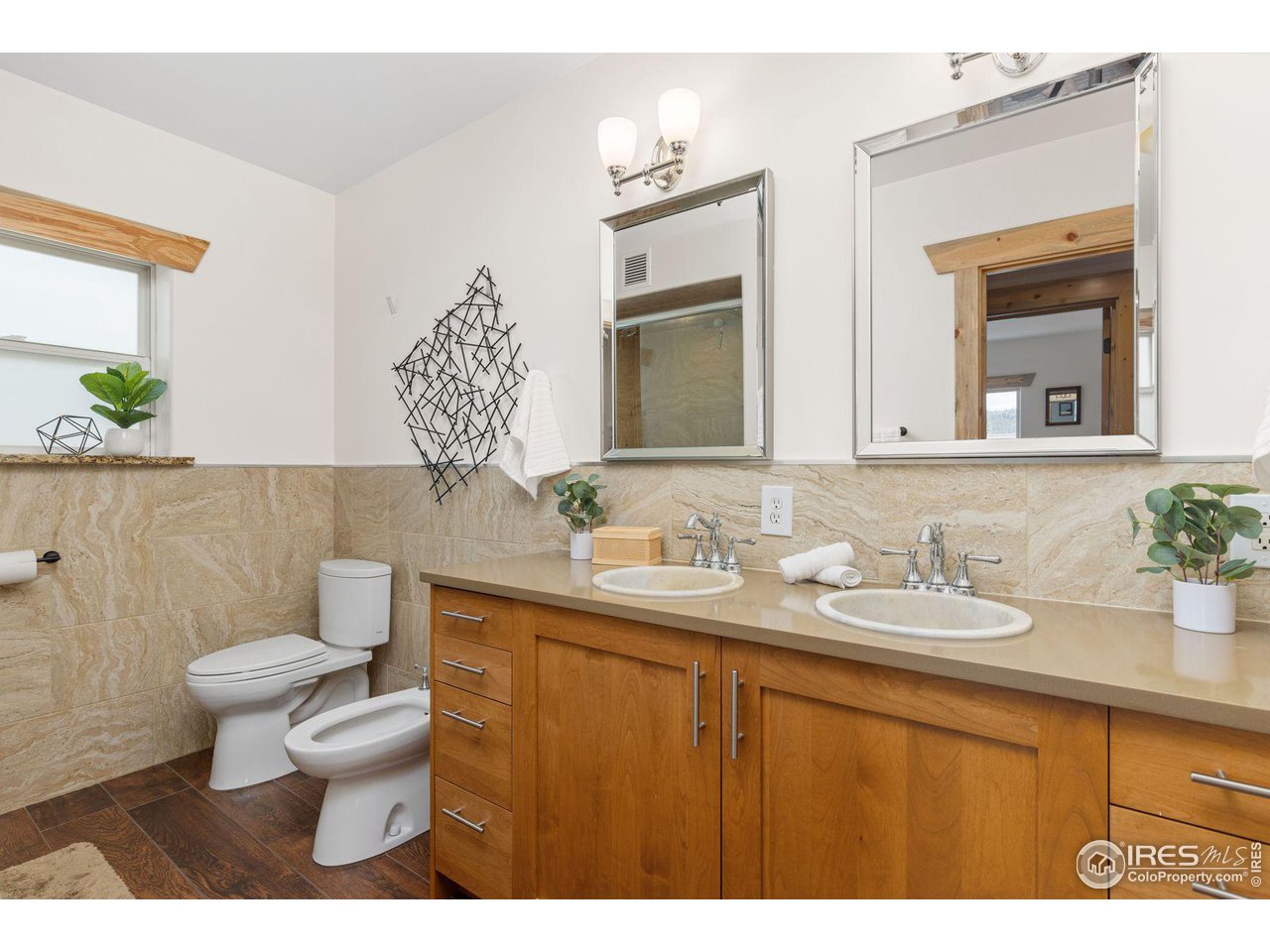 118 W 6th St
