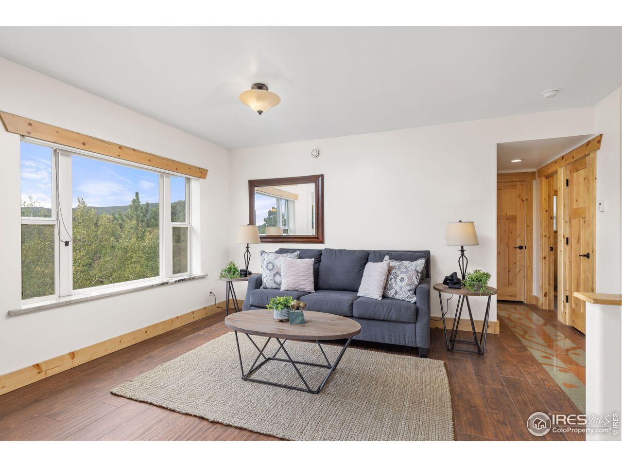 118 W 6th St