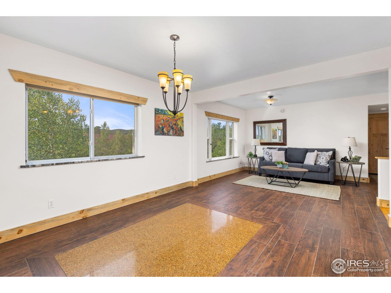 118 W 6th St