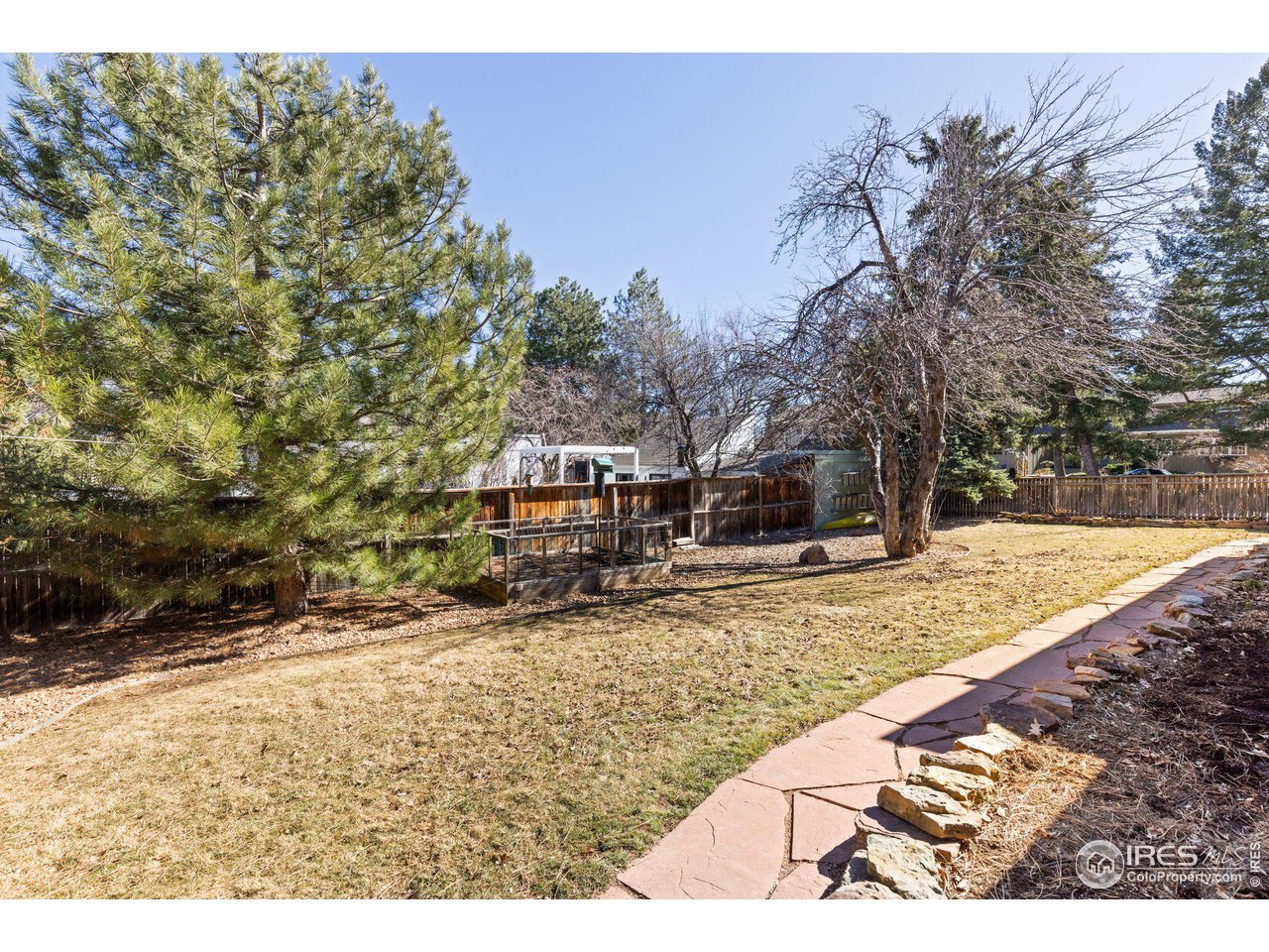 1335 Oak Ct