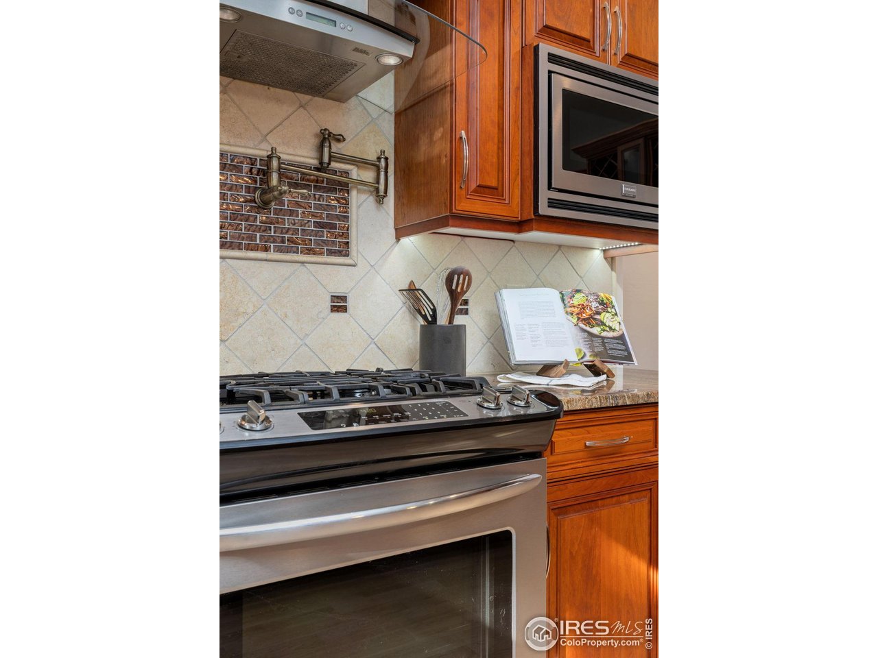 2313 Spindrift Dr