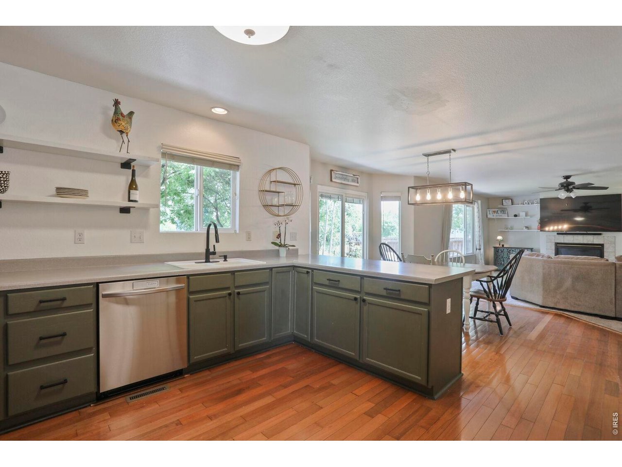 1245 Fall River Cir