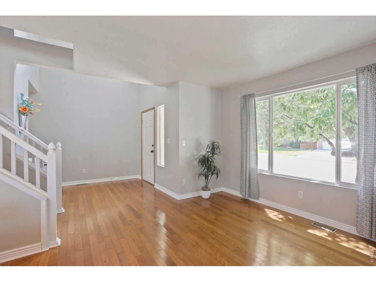 1245 Fall River Cir