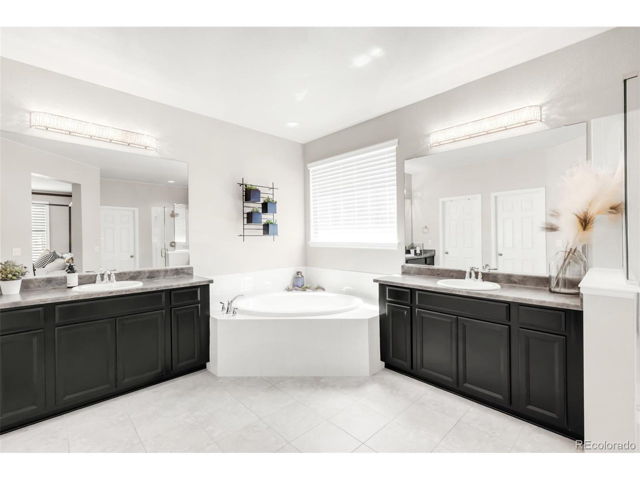 933 Rocky Ridge Cir